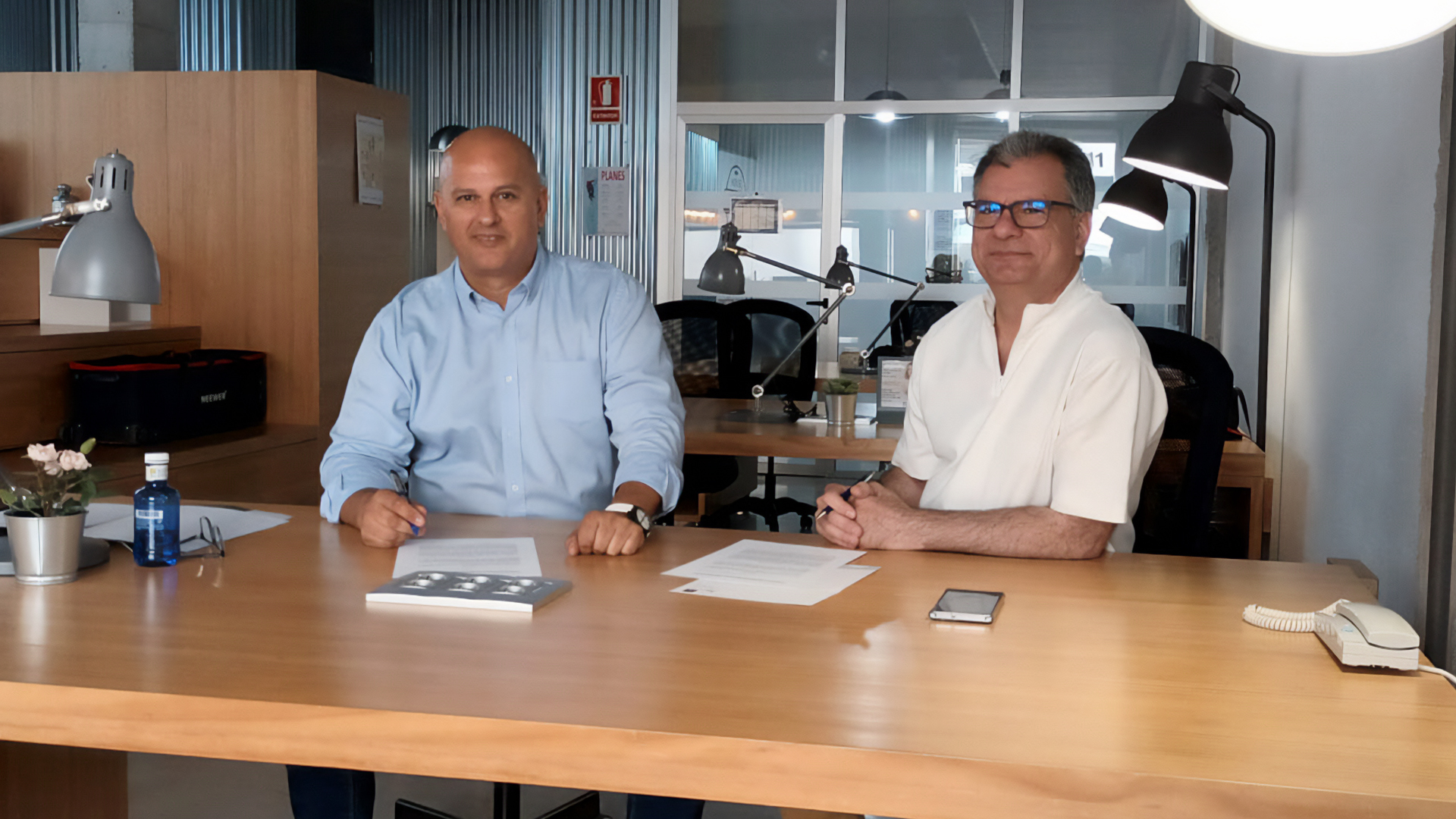 Firmado acuerdo de colaboración entre APYMESPA y esperanza 11 | coworking san pedro
